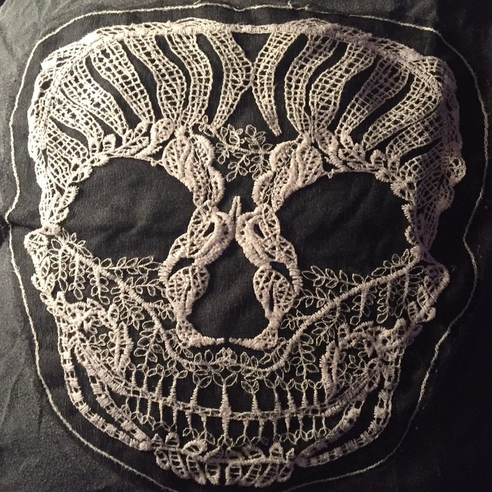 💀 Embroidered Skull Tank - Picture 2 of 3